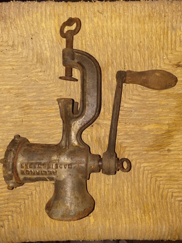 Ancien hachoir a viande, Enlèvement