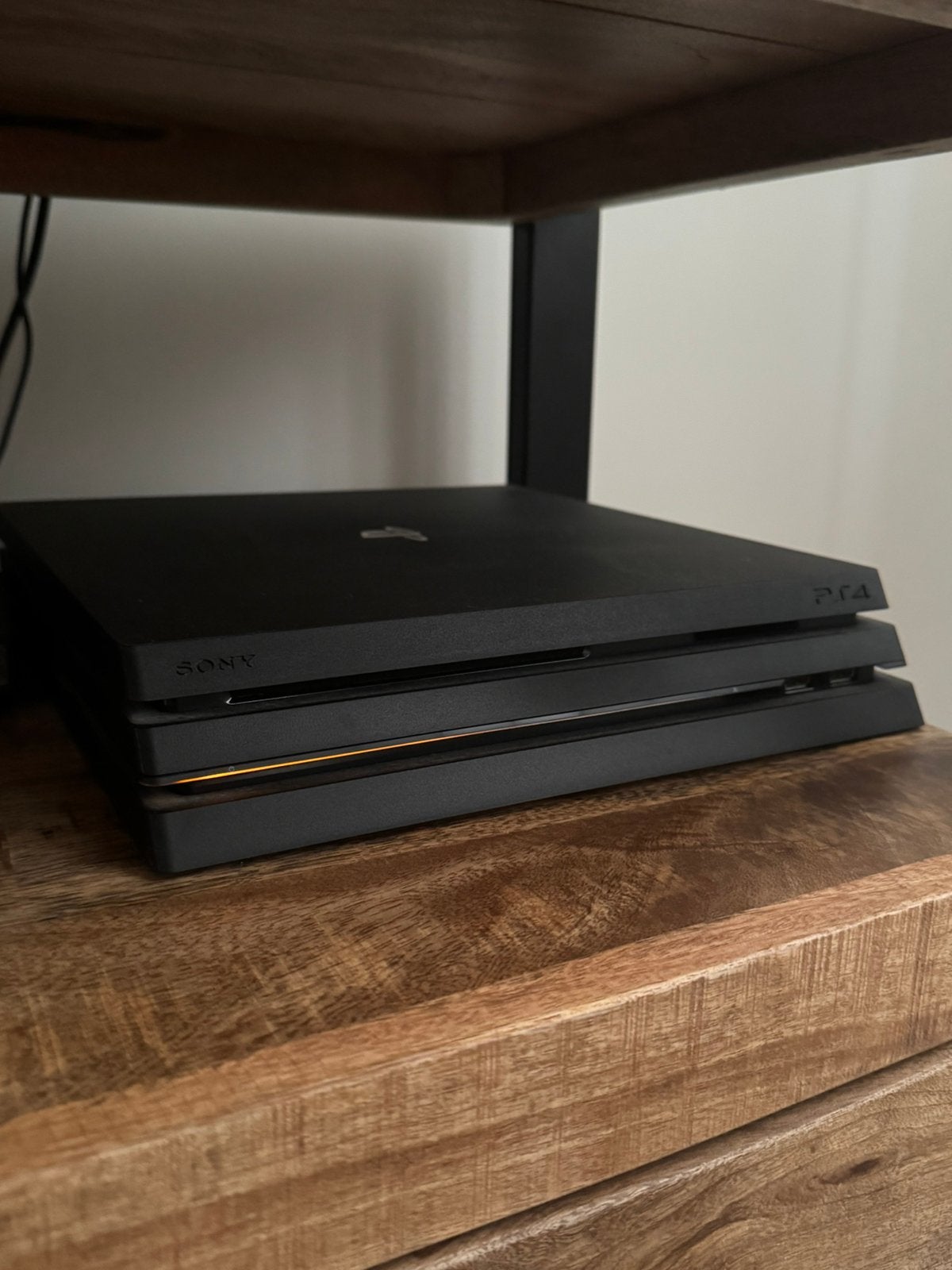 Ps4 pro met 2 bakjes, Ophalen, Zo goed als nieuw