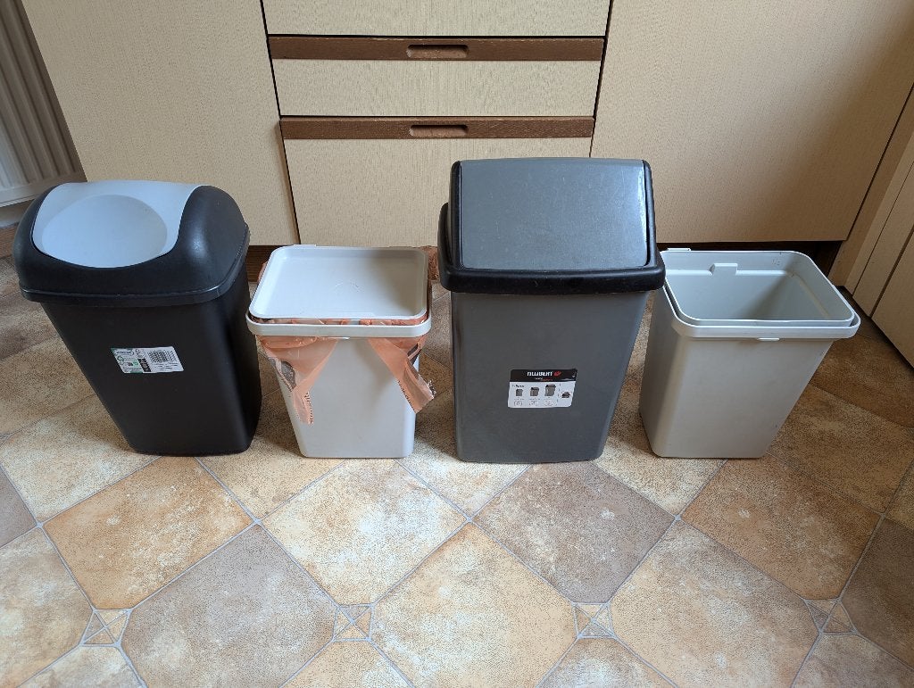 4 poubelles de différentes tailles, Maison & Meubles, Accessoires pour la Maison | Poubelles, Enlèvement, Utilisé