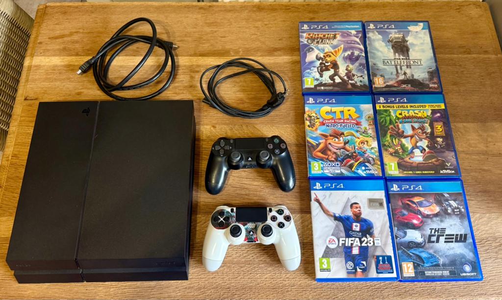 PlayStation 4 + 2 Controllers + 6 games, Games en Spelcomputers, Ophalen, Zo goed als nieuw