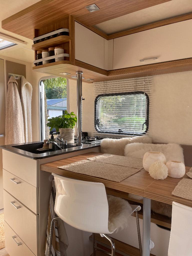 Unieke design caravan KNAUS LIFESTYLE 560, Particulier, 5 tot 6 meter, Knaus, 1250 - 1500 kg