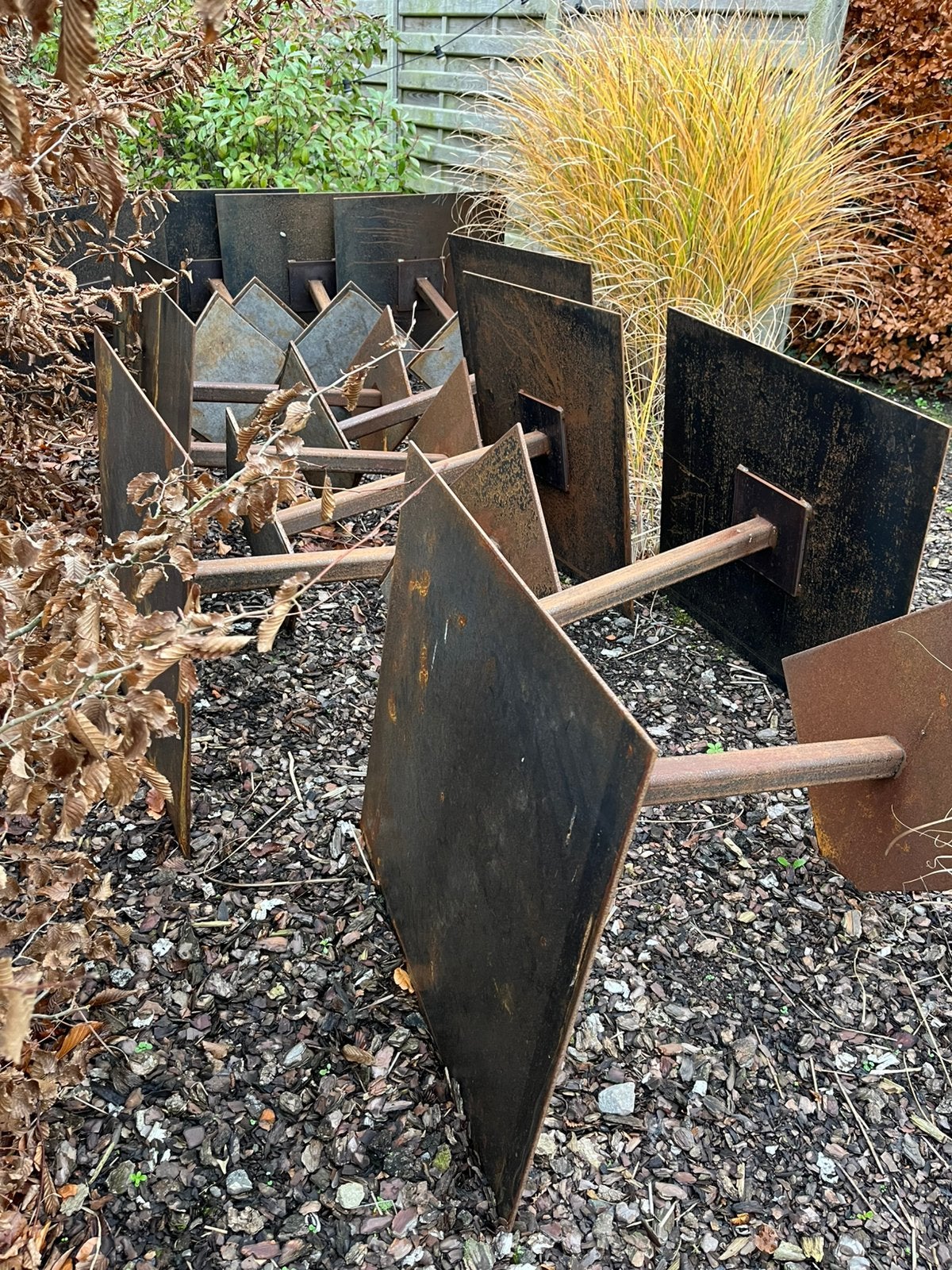 Ijzeren/cortenstaal tafeltjes - 9 stuks - 70x70 - h. 73 cm, Tuin en Terras, Ophalen, Gebruikt, Vierkant, Overige materialen
