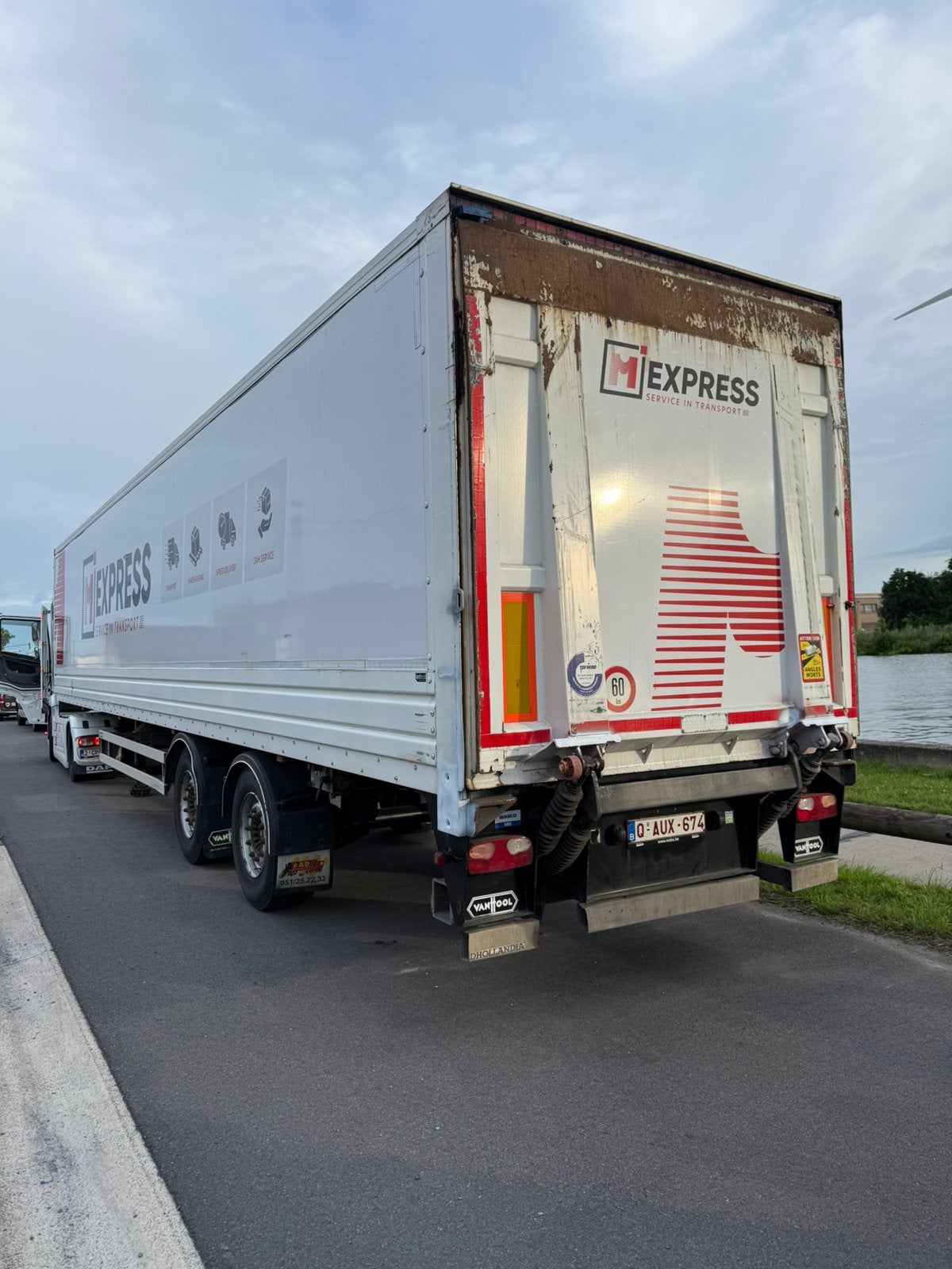 Trailers + Stuur AS + laadklep, Enlèvement