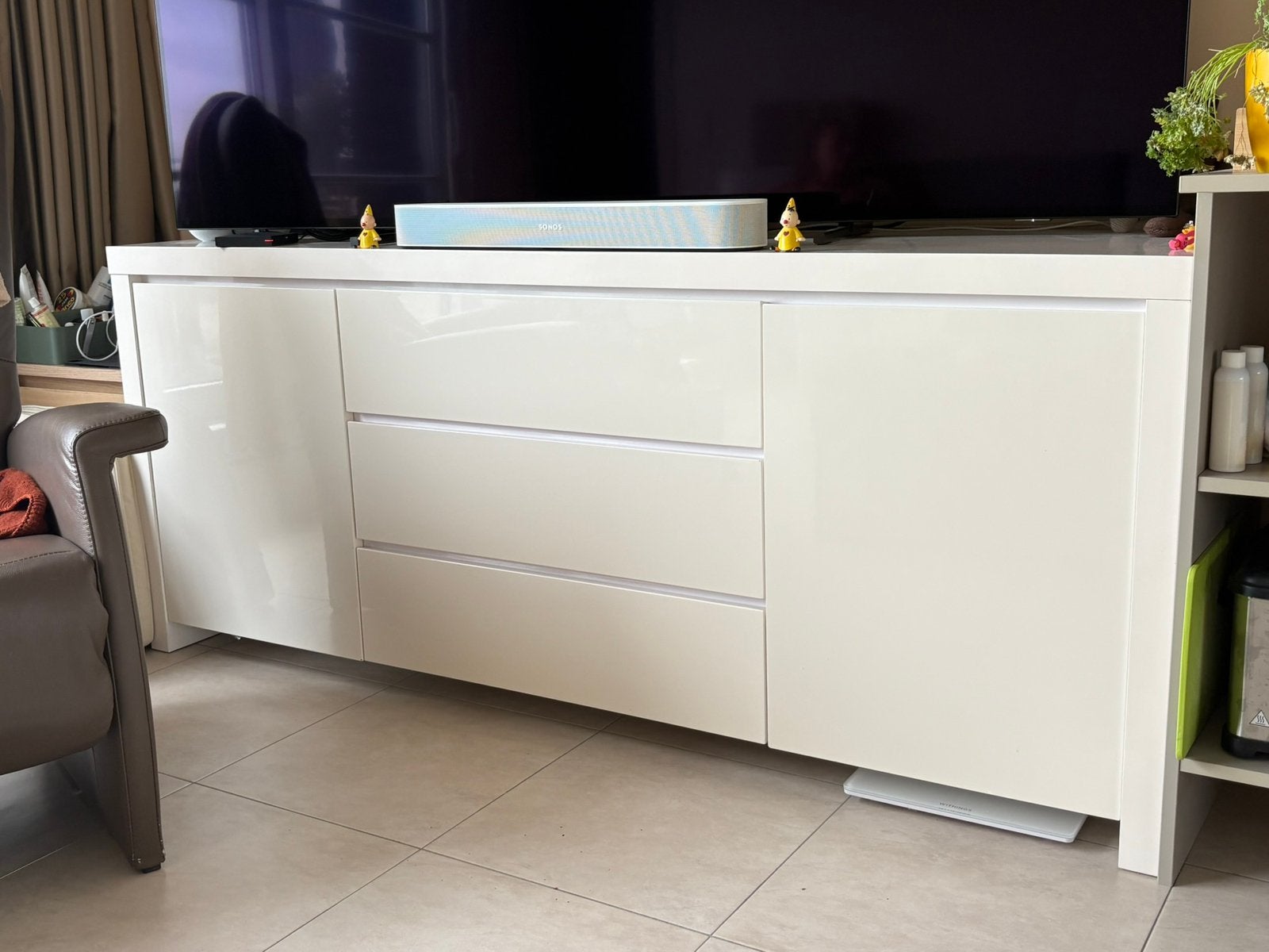 Salle a manger blanc brillant à Coxyde, Enlèvement, Comme neuf