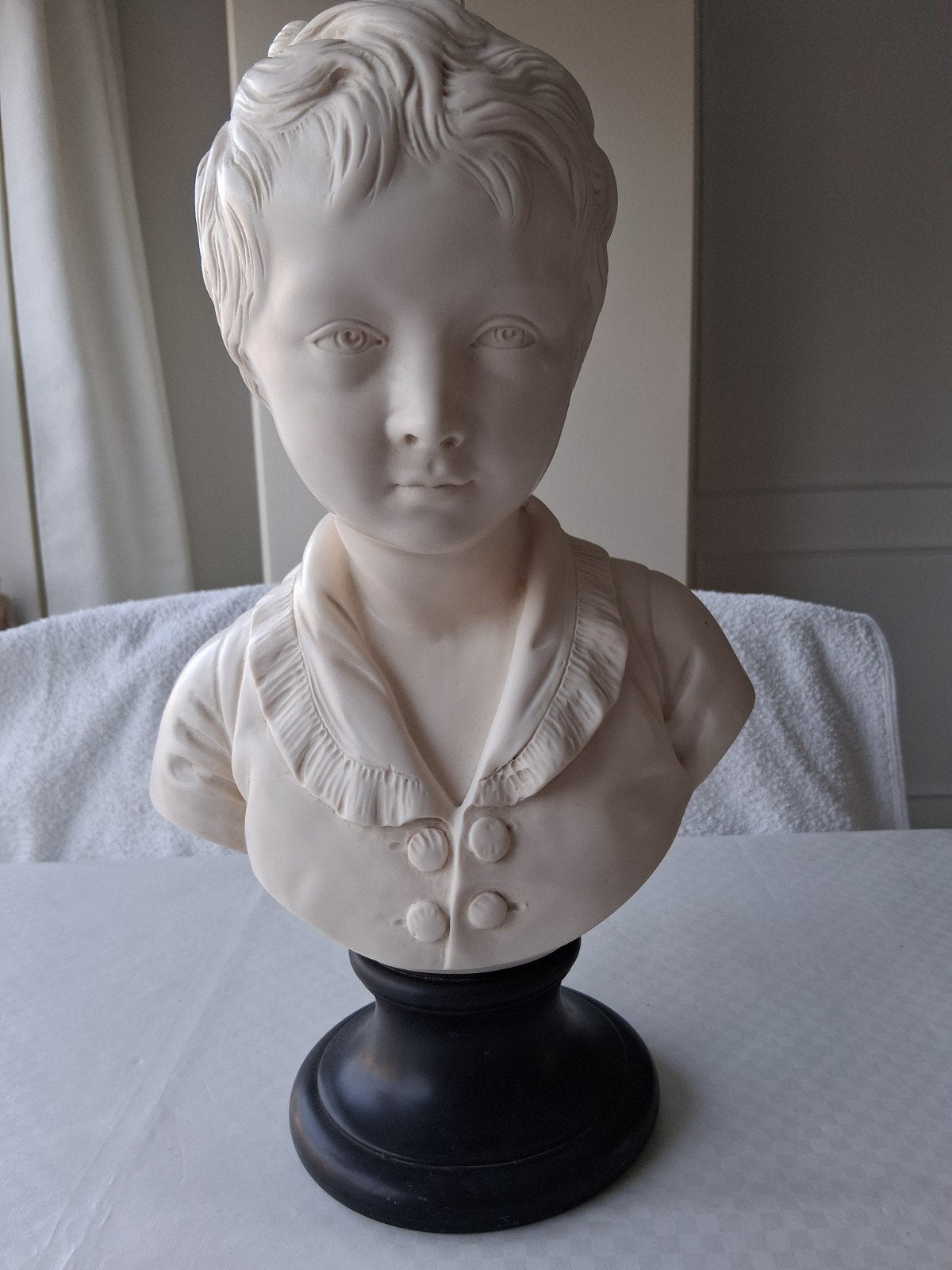 Buste enfant en biscuit, Enlèvement