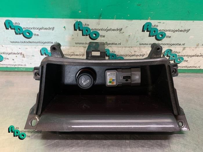 Compartiment de rangement d'un Fiat Bravo, -, 3 mois de garantie, Utilisé, Fiat