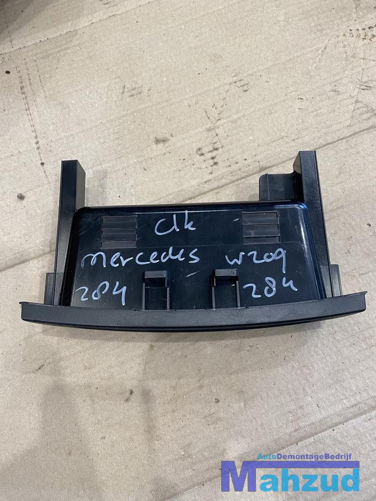 MERCEDES CLK W209 W203 Opbergvak dashboard deel A2036830291, Gebruikt, Mercedes-Benz AG, Mercedes-Benz, Mercedesstrasse 120
70372  Stuttgart, DE