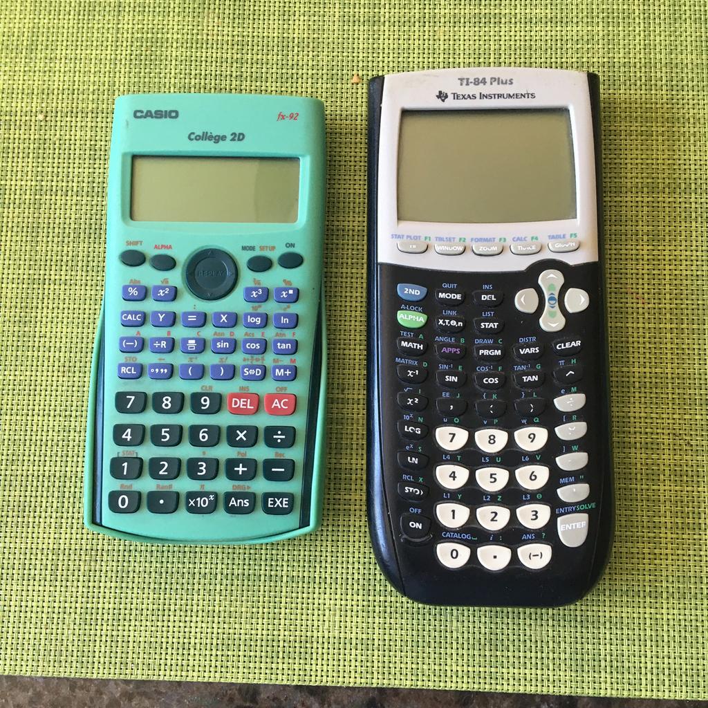 2 calculatrices à vendre, Divers, Enlèvement, Comme neuf