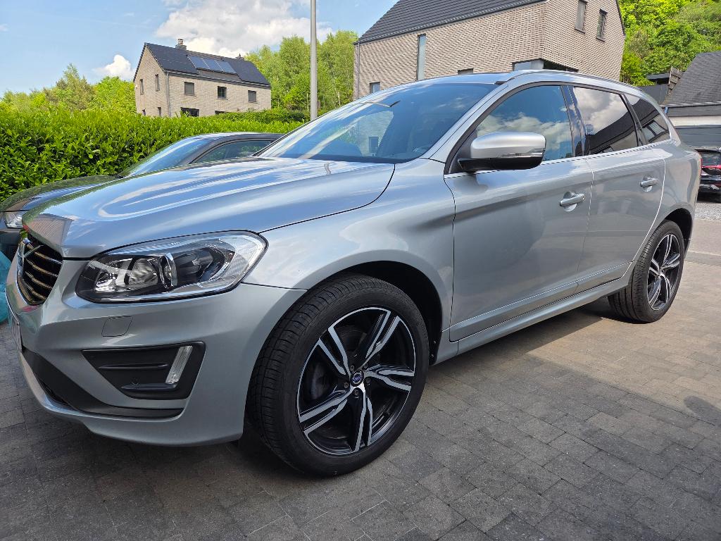 XC60 2.0 D3 Momentum R-design Geartronic –  Full Options, Autos, Cuir, Argent ou Gris, Système audio, Entretenue par le concessionnaire