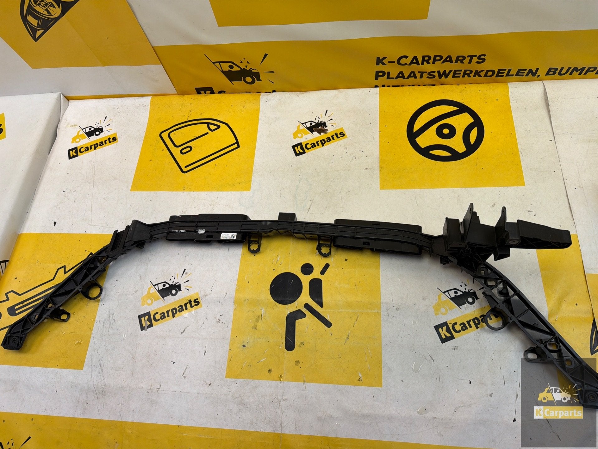 Support de phare avant Mercedes A W177 A1776208000, Mercedes-Benz AG, Mercedes-Benz, Utilisé, Mercedesstrasse 120
70372  Stuttgart, DE