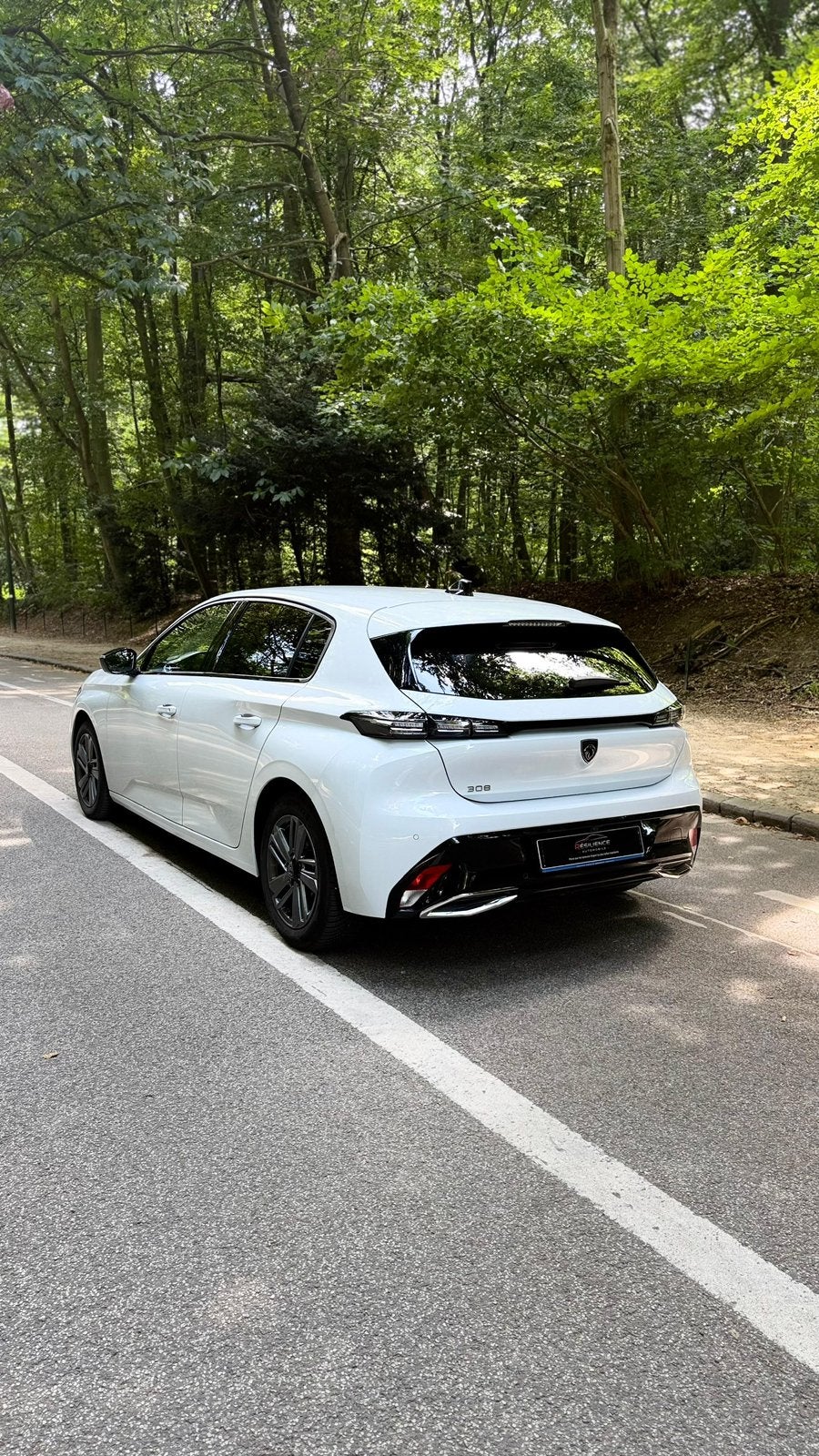 Peugeot 308 III 1.2 Hybrid 136 e-DSC6 – Finition Allure, Auto's, Automaat, Achterwielaandrijving, Zwart, Leder en Stof