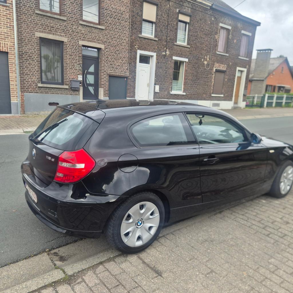 BMW 118 diesel coupé 3 portes climatisation 290 000 km  2008, Auto's, 100 kW, Euro 5, 4 cilinders, Zwart