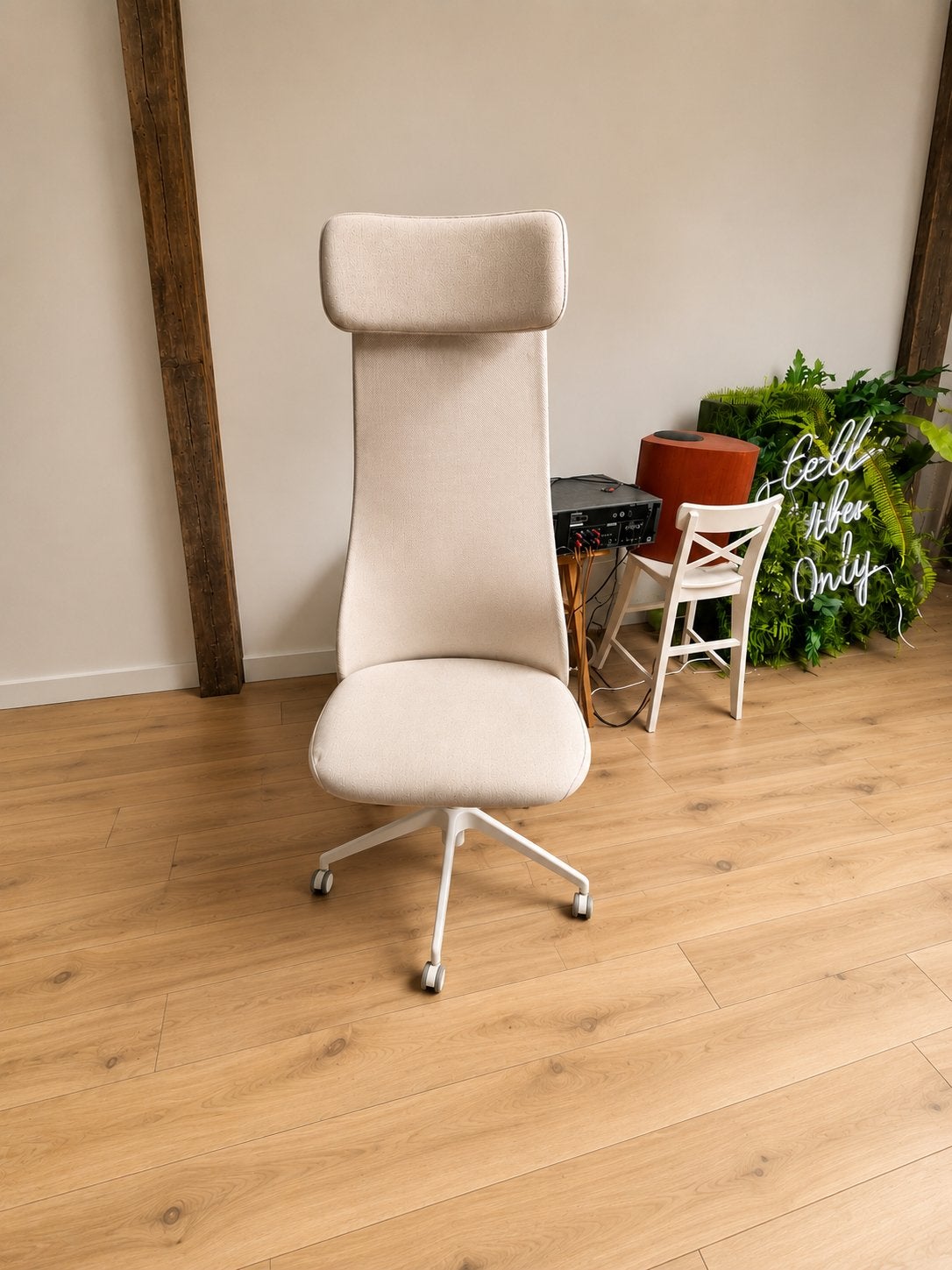 Chaise blanche, Enlèvement, Comme neuf