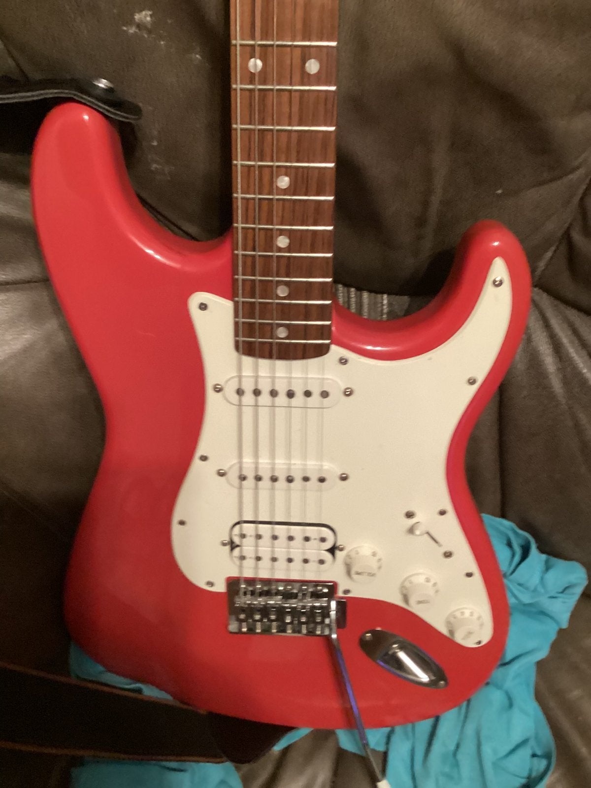 2008 China Fender Squier candy apple met hoes koop/ruil, Muziek en Instrumenten, Ophalen, Zo goed als nieuw, Fender