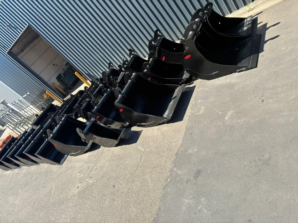 Grote voorraad nieuwe bakken op stock, Ophalen, Graafmachine