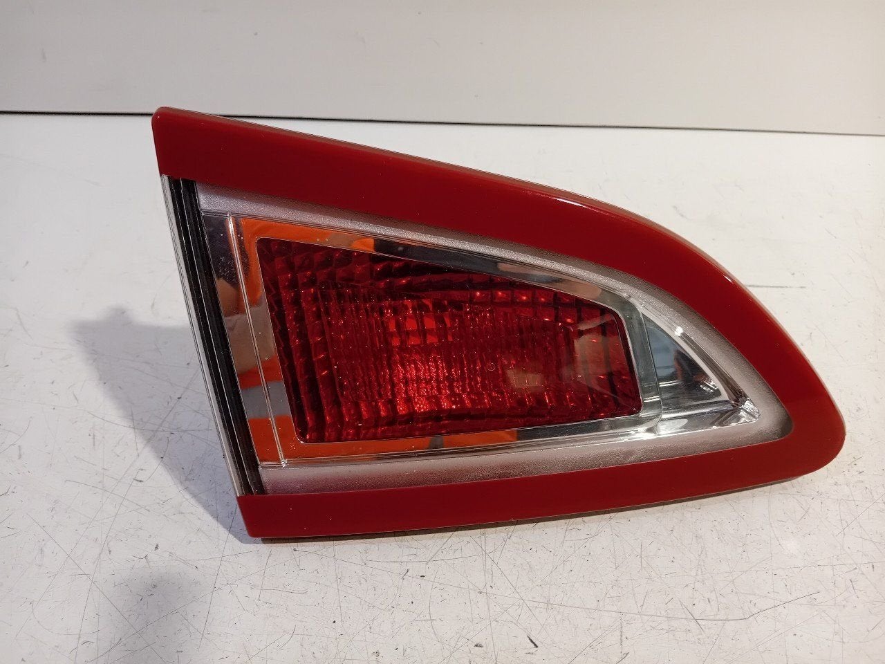 Achterlicht kofferdeksel achterklep links Renault Scénic, Onderdelen@venauto.nl, Van der Ven Autorecycling B.V., Gebruikt, Ettenseweg 76, 4706 PB Roosendaal, The Netherlands