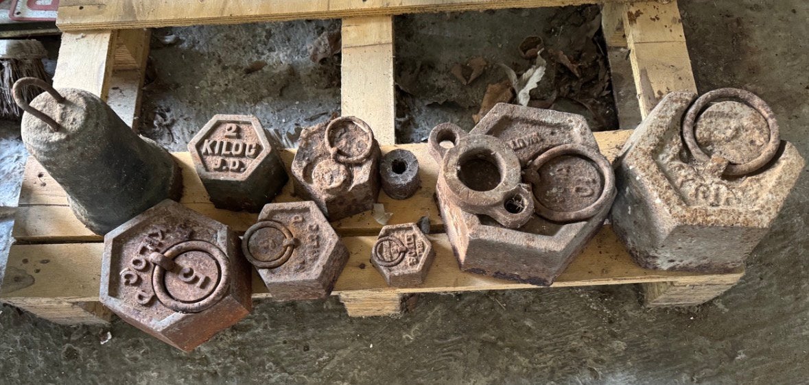 Joli lot de poids à bascule anciens en fonte, Enlèvement, Utilisé