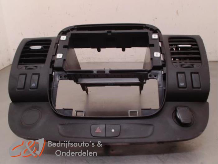 Cadre radio d'un Fiat Talento, -, 3 mois de garantie, Utilisé, Fiat