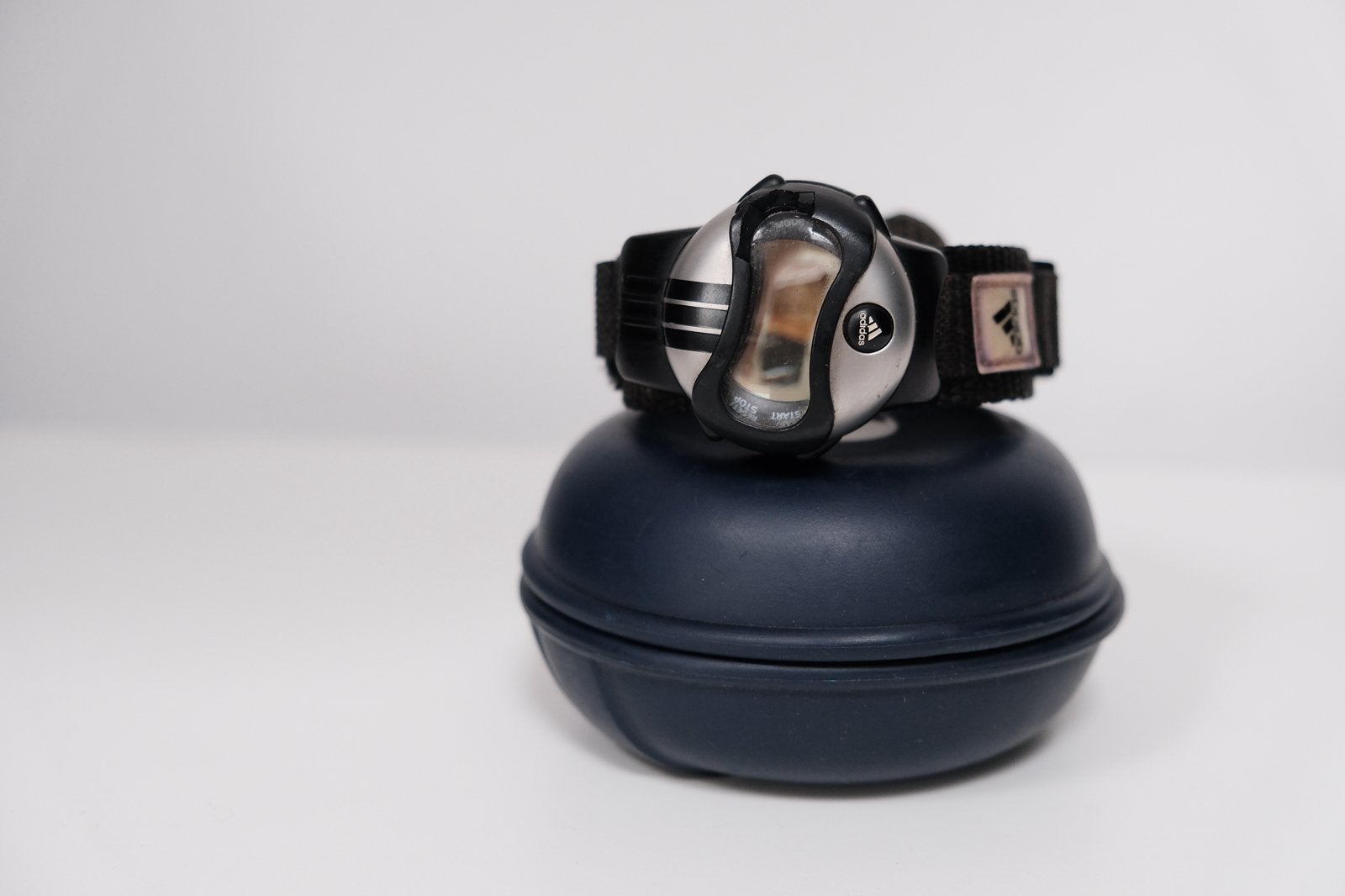 Zeldzaam adidas horloge, Handtassen en Accessoires, Horloges | Heren, Overige merken, Kunststof, Gebruikt, Polshorloge