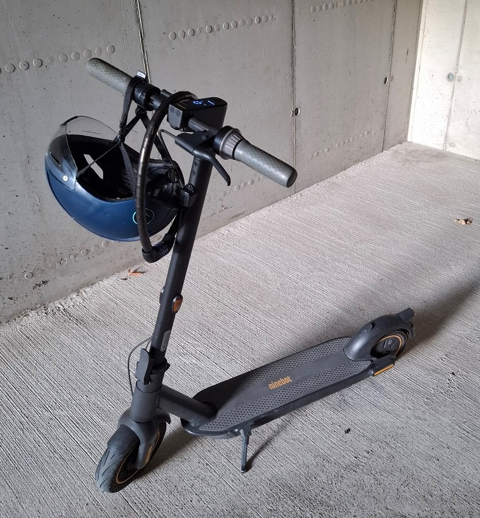 Ninebot Segway Max G30 aankoopfactuur. + Helm oplader slot ., Ophalen, Gebruikt, Elektrische step (E-scooter), Segway Ninebot Max