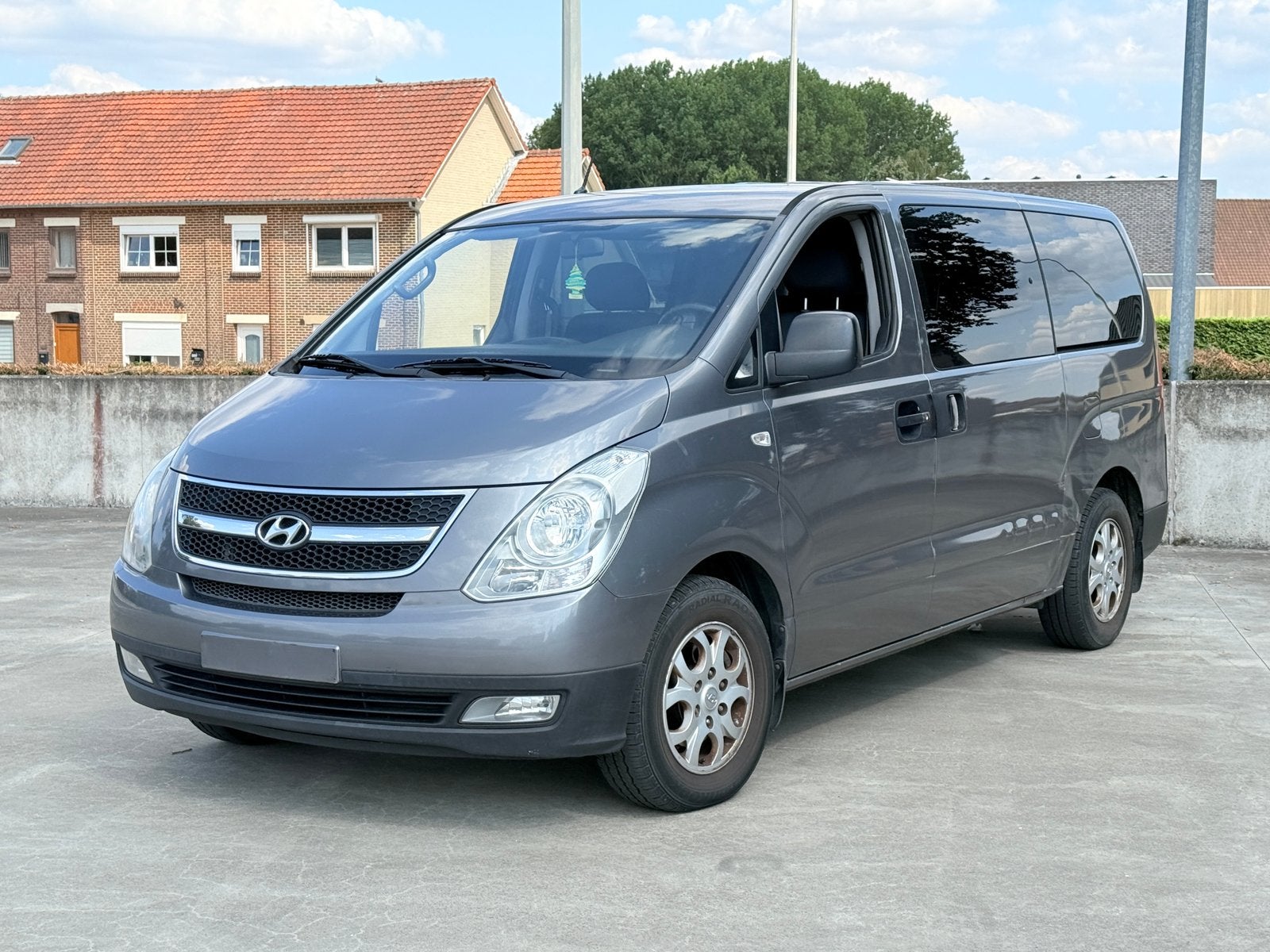 Hyundai H1 2011 266.000 km 2.5 diesel start en rijd top, Auto's, Hyundai, Euro 5, Particulier, Start-stop-systeem, Zilver of Grijs