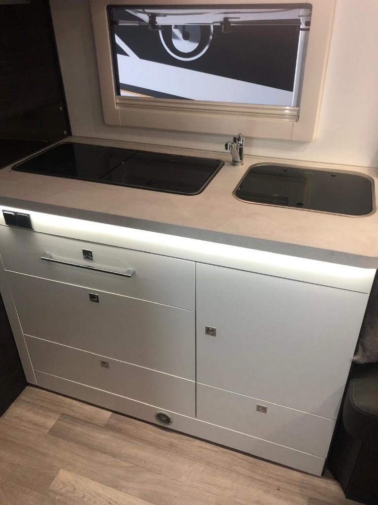 Vertrekkensklare op en top uitgeruste Benimar Mileo 297, Caravans en Kamperen, Ringverwarming, Antidémarrage, Particulier, Half-integraal