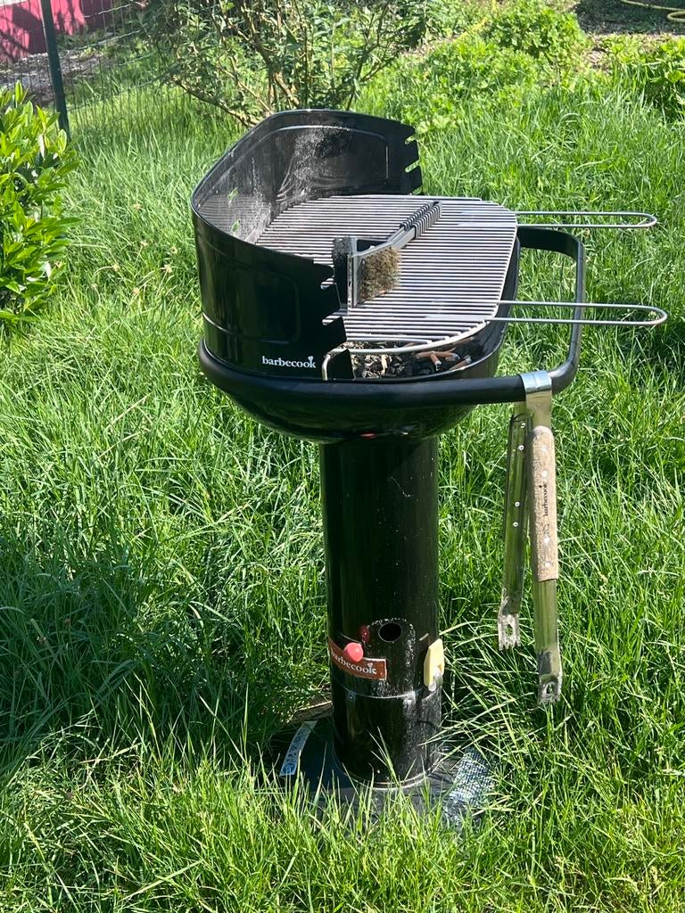 1 Barbecue en 6 campingstoelen en 1 tafel, Caravans en Kamperen, Ophalen, Zo goed als nieuw