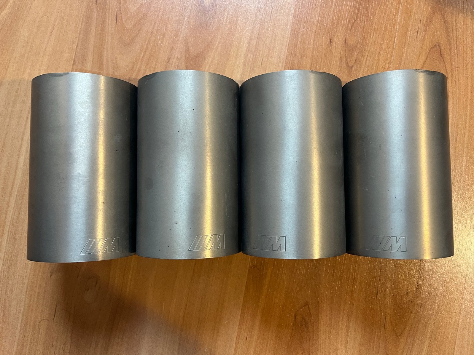 Originele BMW M Performance uitlaat sierstukken (4 stuks), Autos : Pièces & Accessoires, Systèmes d'échappement, Enlèvement ou Envoi