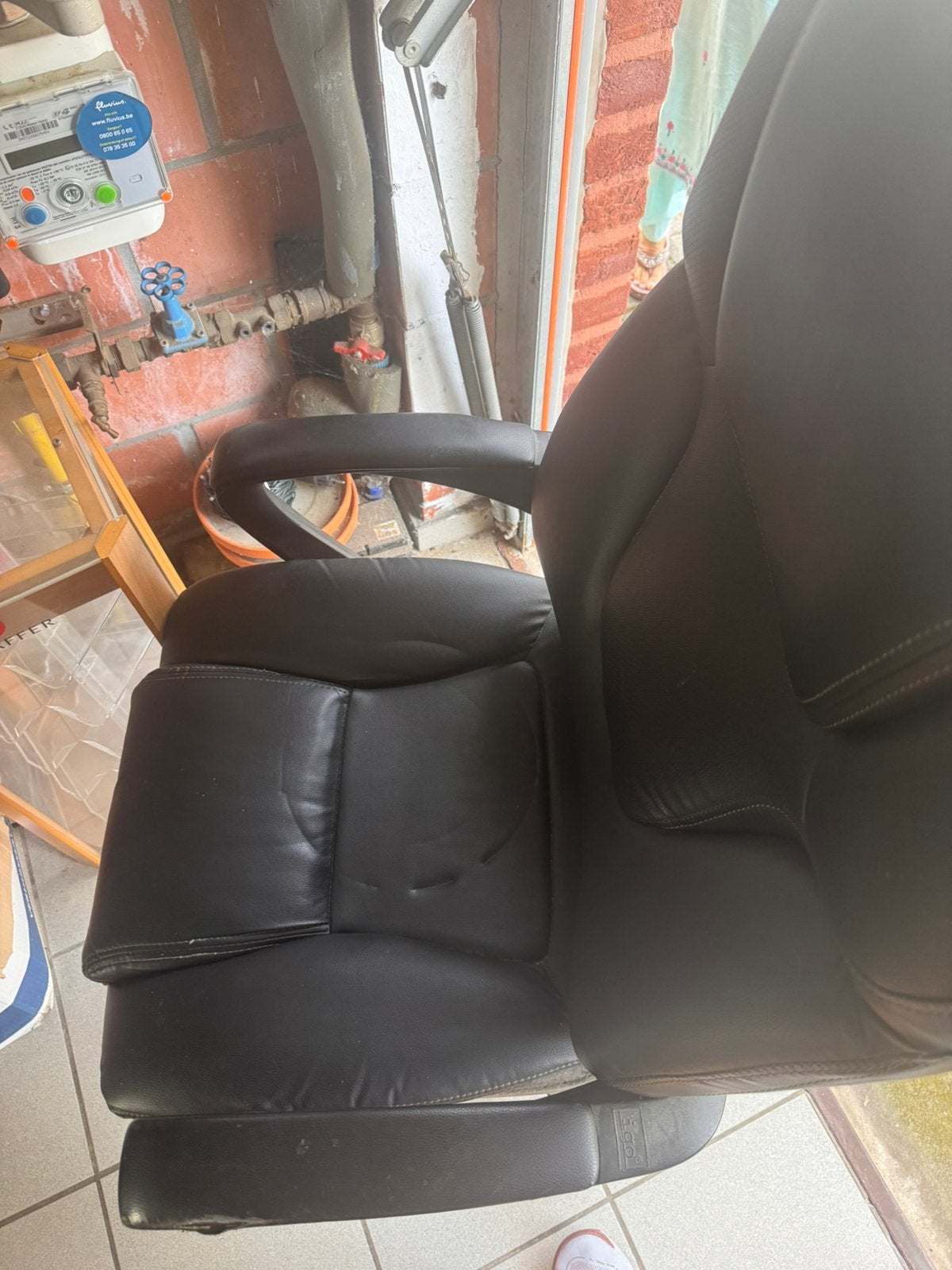 Gratis ophaal bureau en bureau stoel in Riemsr, Huis en Inrichting, Ophalen, Zo goed als nieuw