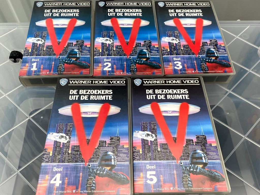 V (De Bezoekers Uit De Ruimte) – Complete VHS Set – Vintage, CD & DVD, Anglais, Science-Fiction et Fantasy, Comme neuf, Coffret