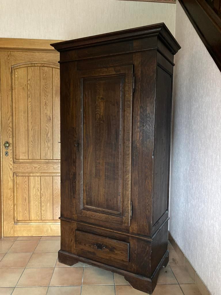 Kleerkast  , voor mantels en jassen, Ophalen