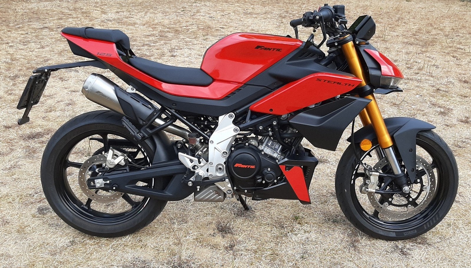 Fantic Stealth 125 / 1650 km / 2025, Nieuw, 125 cc, 11 kW of minder, Handgeschakeld