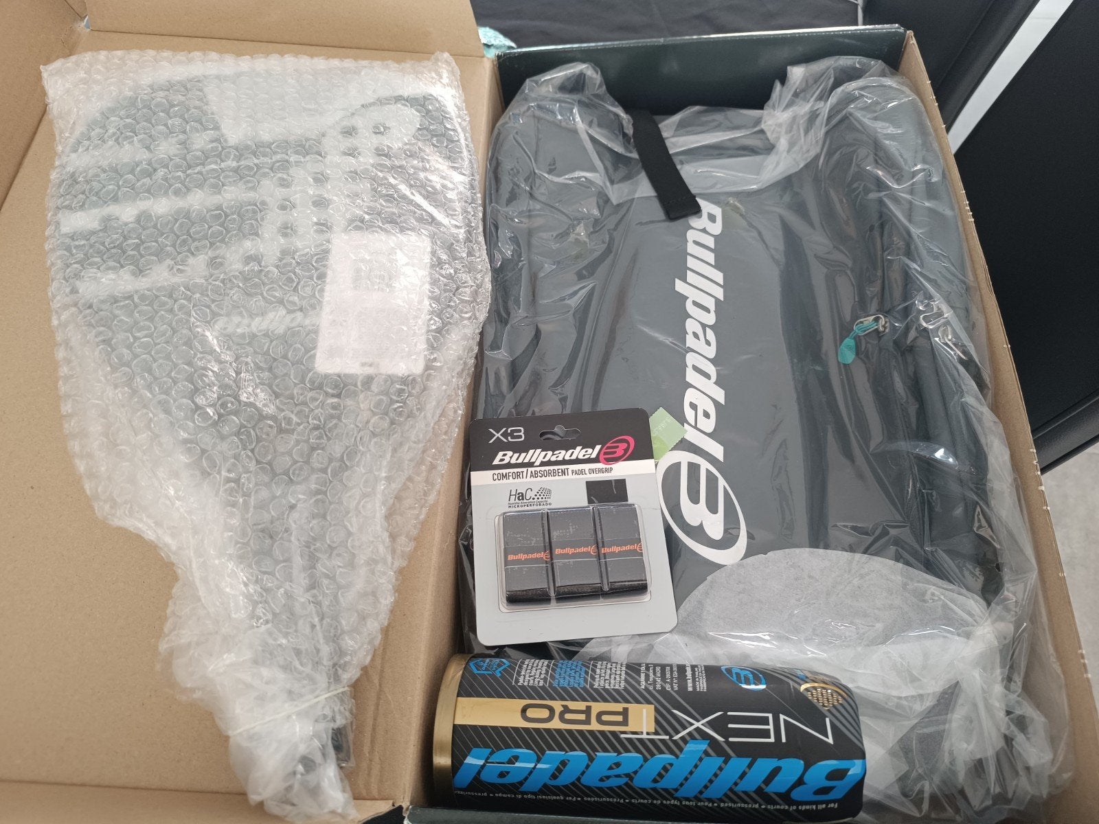 Pack Bullpadel vertex 04 comfort, Sports & Fitness, Padel, Enlèvement ou Envoi, Neuf, Raquette de padel