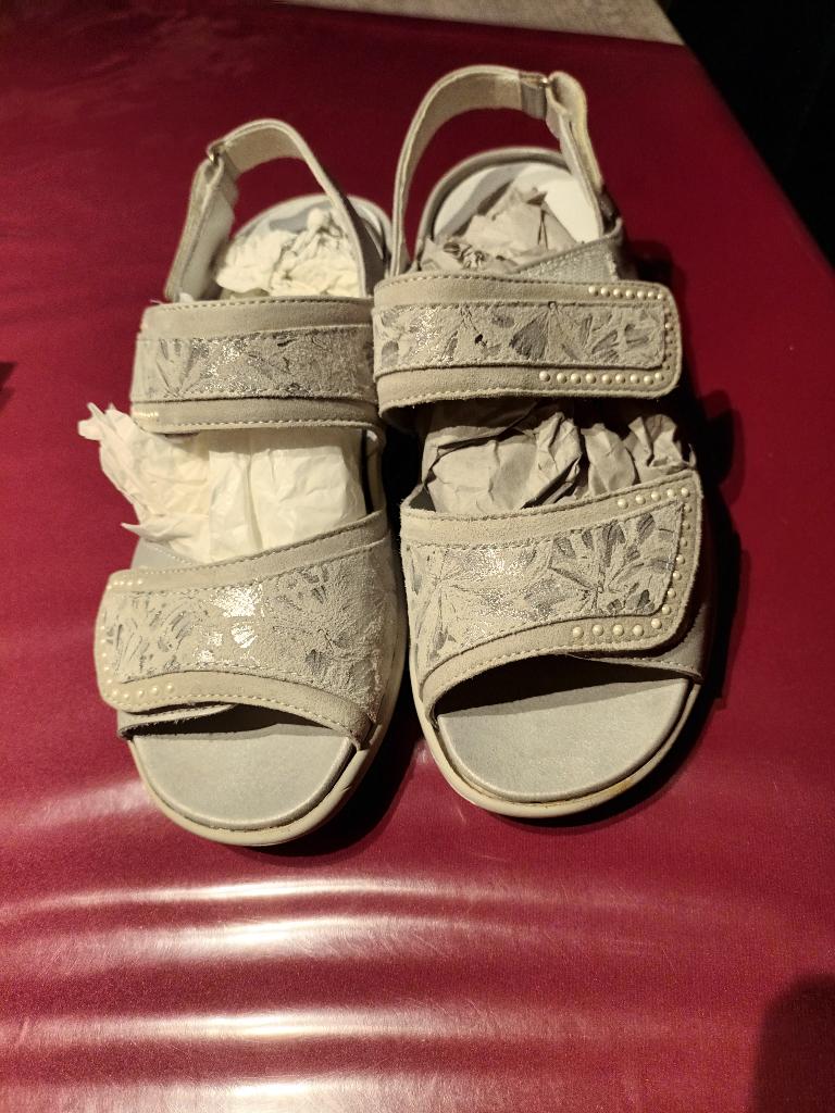 a vendre sandalette pour femme, Ophalen