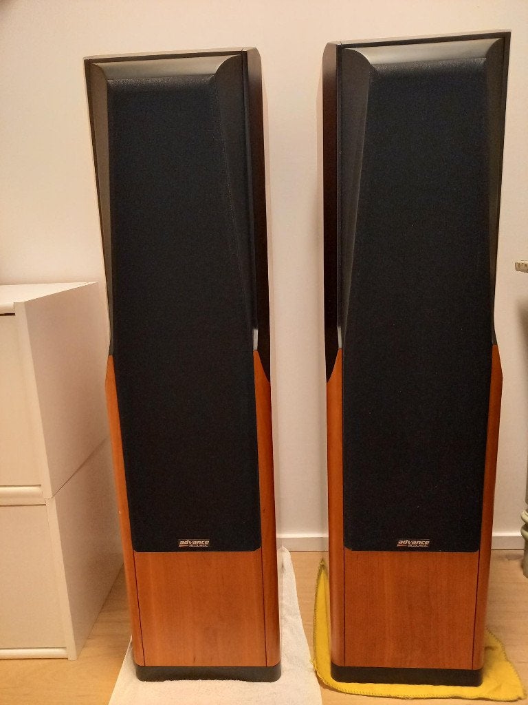 Enceintes colonne Advance Acoustic UM100, Autres marques, Comme neuf, Enlèvement, Enceinte colonne