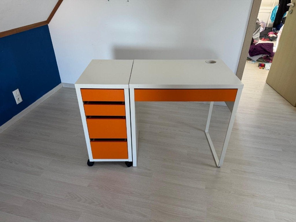 Bureau Ikea modèle Micke, Huis en Inrichting, Ophalen, Gebruikt, Metaal, Kinderbureau