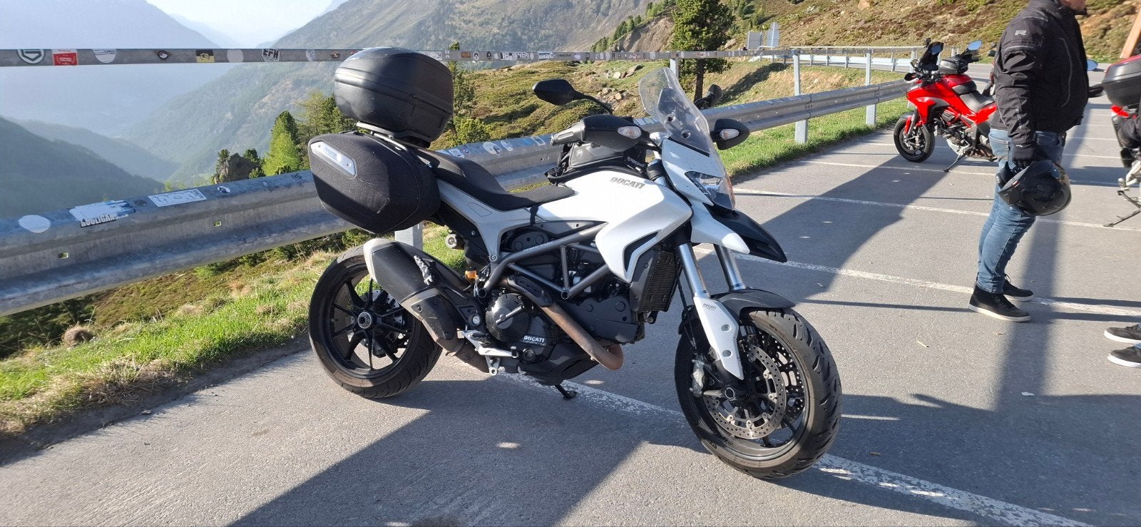 Ducati Hyperstrada 821, Motos, Motos | Ducati, Particulier, Tourisme, plus de 35 kW, 2 cylindres, ABS, Poignées chauffantes, Contrôle de traction