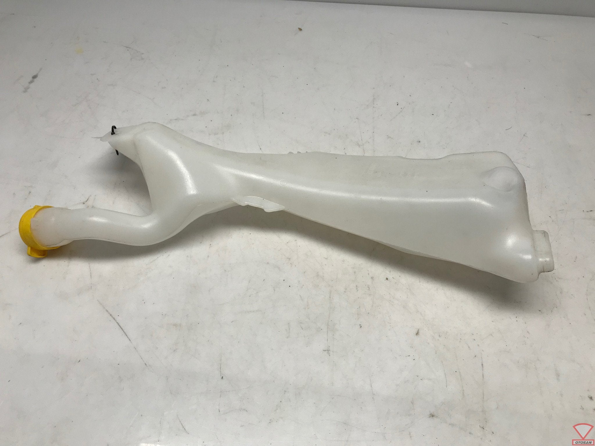 r servoir de liquide de pare brise renault megane iv 2018 28, Renault Group, Contact.group@renault.com, Renault, Utilisé