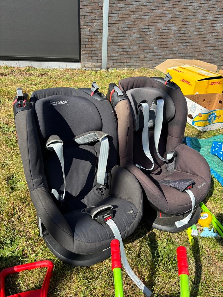 2 autostoeltjes, Ophalen, Zo goed als nieuw, Isofix