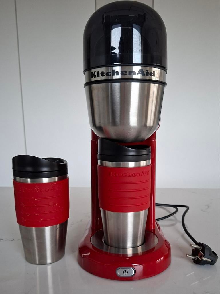 Cafetière Kitchenaid avec 2 tasses de voyage. Rouge Empire., Electroménager, Café moulu, Réservoir d'eau amovible, Enlèvement ou Envoi