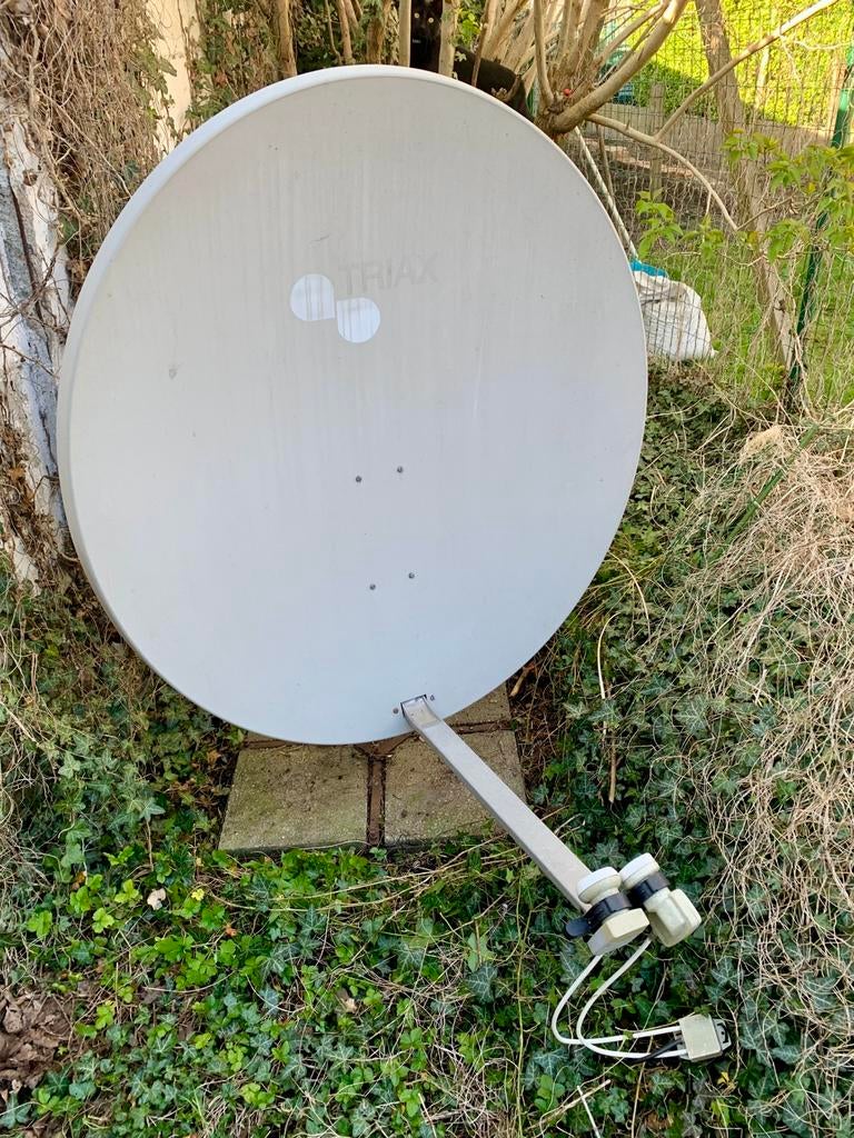 Sattelietschotel Triax + staander, Ophalen, (Schotel)antenne