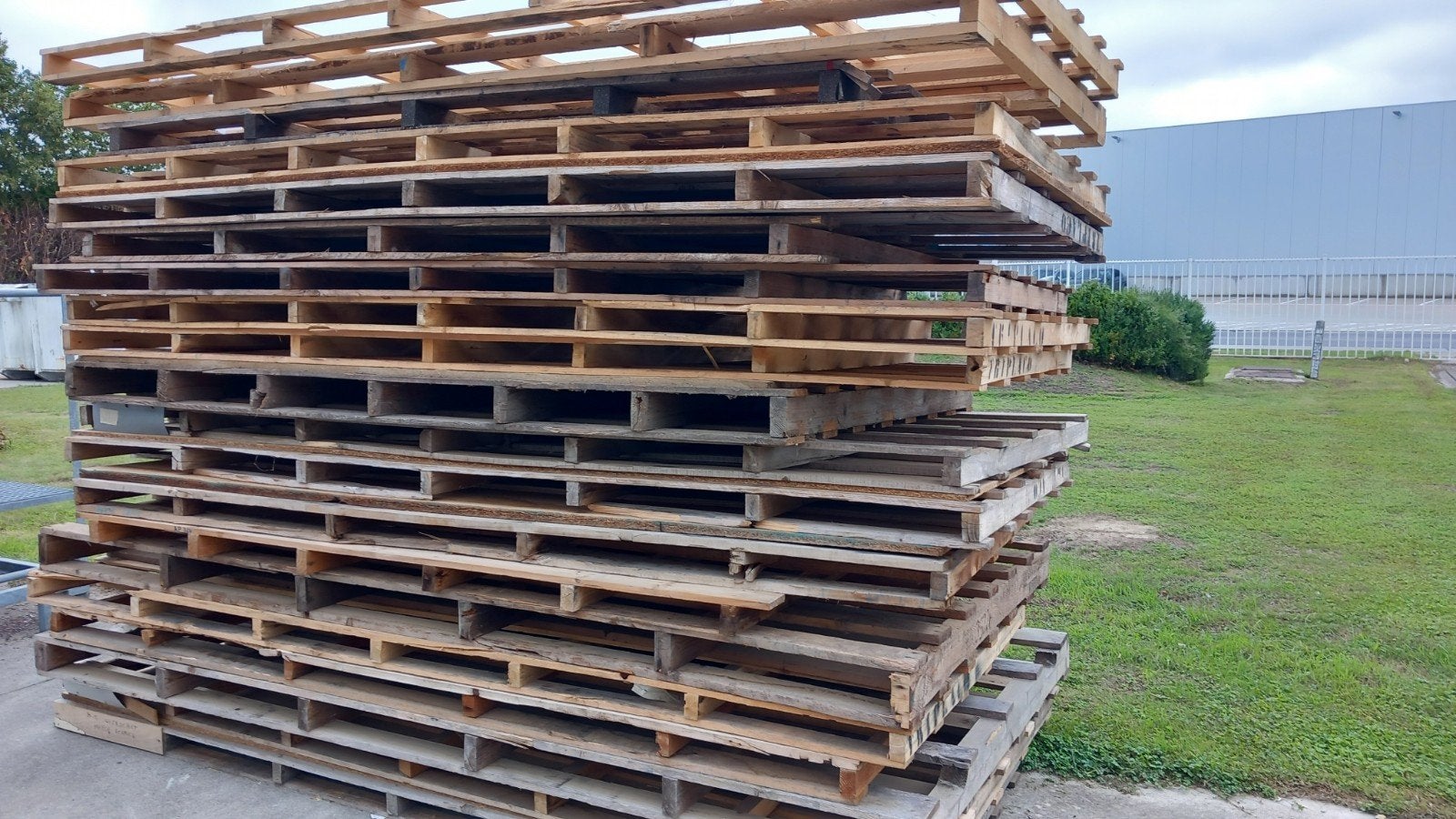 Houten paletten, Ophalen