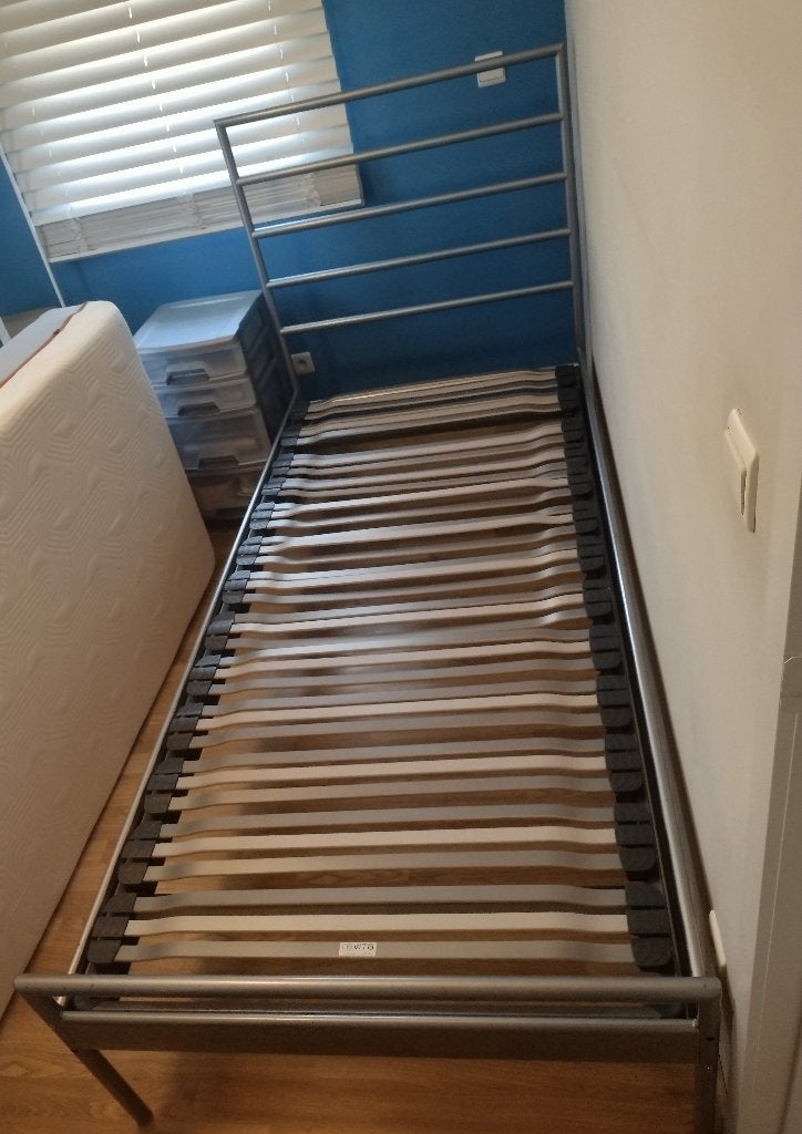 Eenpersoonsbed IKEA met lattenbodem, Huis en Inrichting, Slaapkamer | Bedden, Ophalen, Gebruikt, 90 cm, Eenpersoons