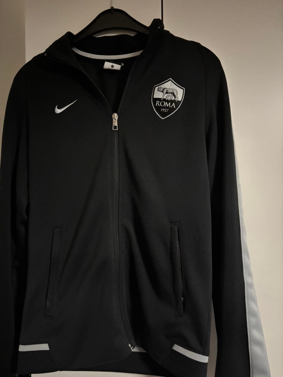 AS Roma Nike Trainingsvest Zwart – Maat S, Zwart, Ophalen of Verzenden, Zo goed als nieuw, Voetbal