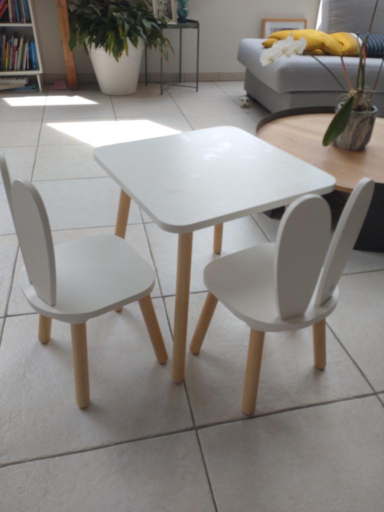 Petite Amélie tafeltje en 2 stoeltjes, Kinderen en Baby's, Ophalen, Gebruikt, Tafel(s) en Stoel(en)