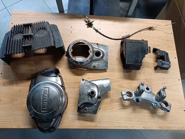 ONDERDELEN SUZUKI GT 250, Motoren, Ophalen of Verzenden, Gebruikt