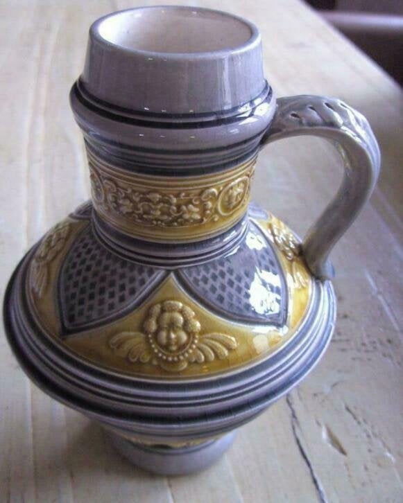 Antieke Franse Majolica kan, engeltjes, Choisy le Roi Seine, Enlèvement ou Envoi