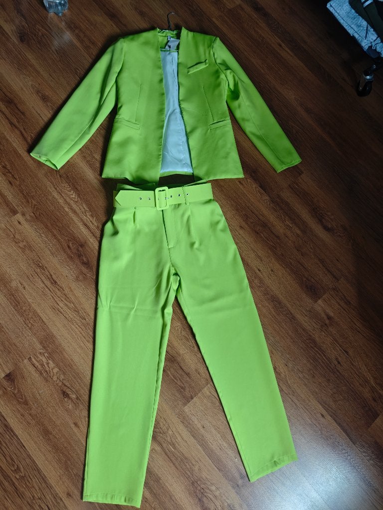 Ensemble tailleur vert taille M toujours avec étiquette, Enlèvement, Taille 38/40 (M), Vert