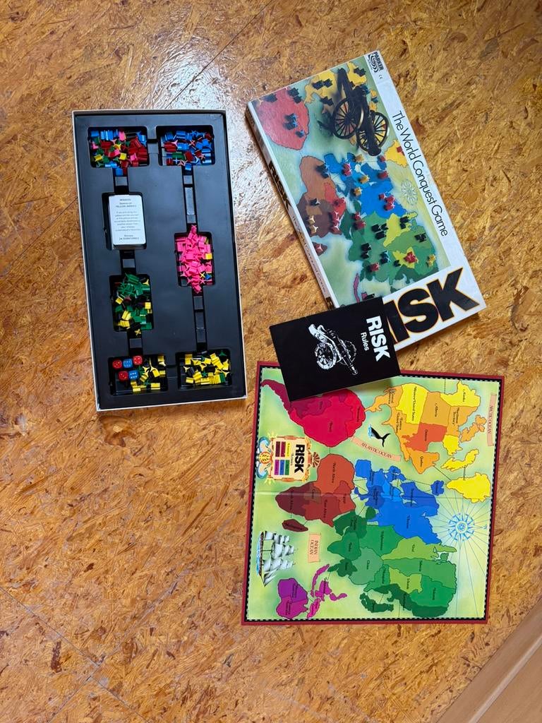 RISK nieuwstaat compleet, Hobby en Vrije tijd, Gezelschapsspellen | Bordspellen, Ophalen, Zo goed als nieuw