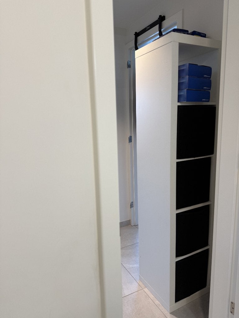 IKEA Kallax / Expedit 5x1 wit met 4 zwarte opbergboxen, 25 à 50 cm, Utilisé, Modern, Moins de 50 cm